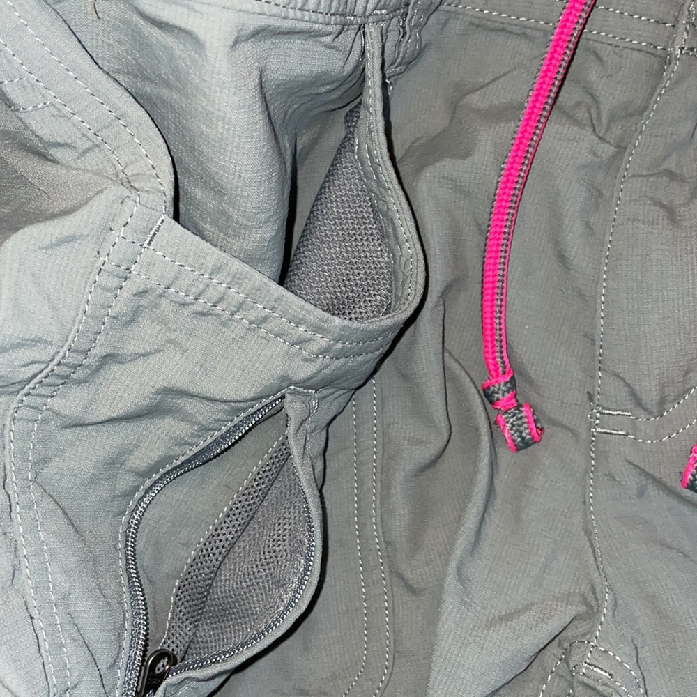 NWOT. The North face shorts. Size 8 - Picture 3 of 5